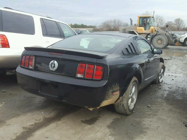 1ZVFT80NX75302806 - 2007 FORD MUSTANG BLACK photo 4