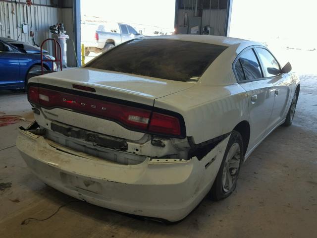 2C3CDXBG7DH734872 - 2013 DODGE CHARGER SE WHITE photo 4