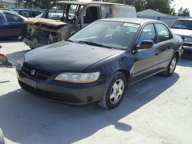 1HGCG1653YA028898 - 2000 HONDA ACCORD EX BLACK photo 2