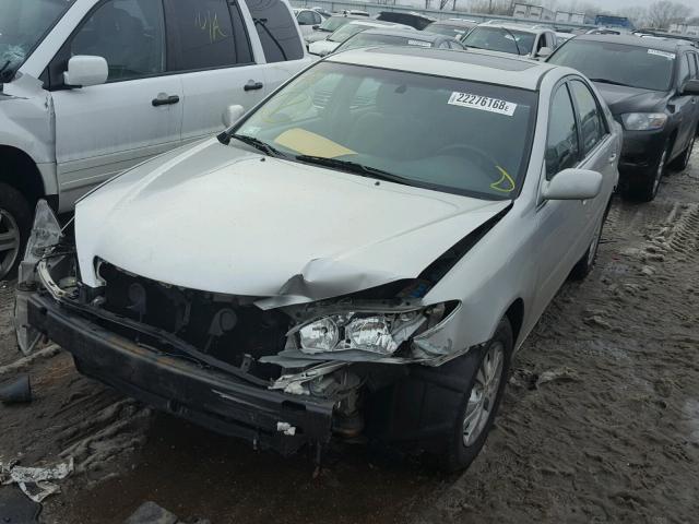4T1BF30K94U585410 - 2004 TOYOTA CAMRY LE SILVER photo 2