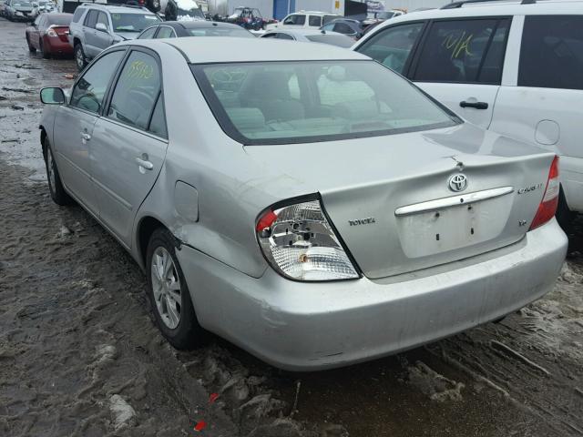 4T1BF30K94U585410 - 2004 TOYOTA CAMRY LE SILVER photo 3