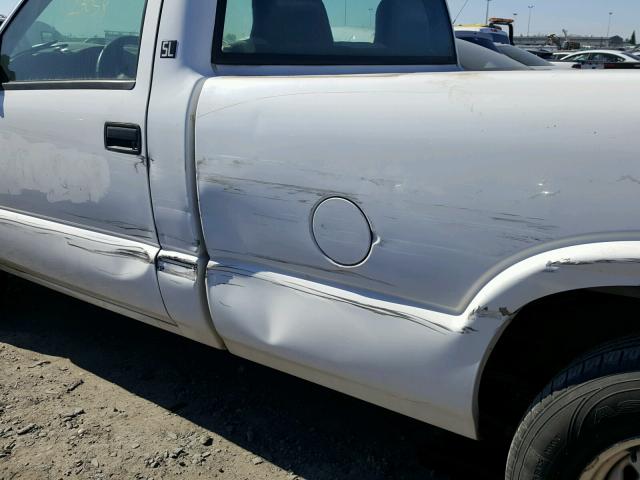 1GTCS14W818184957 - 2001 GMC SONOMA WHITE photo 9