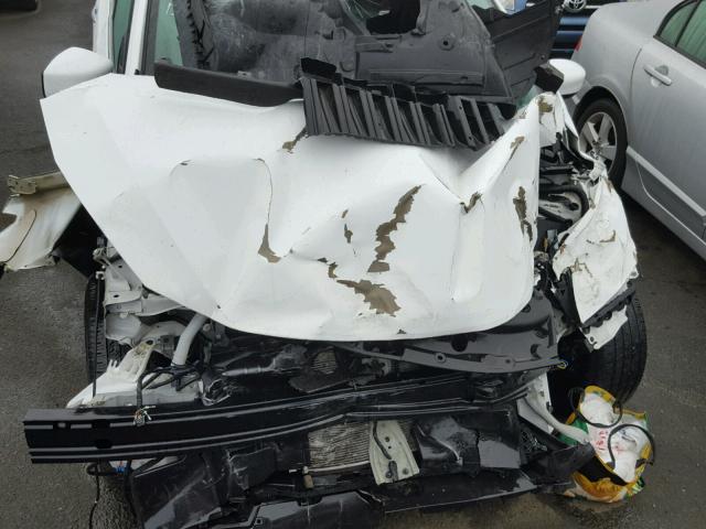 3N1AB7AP3GL666949 - 2016 NISSAN SENTRA S WHITE photo 7