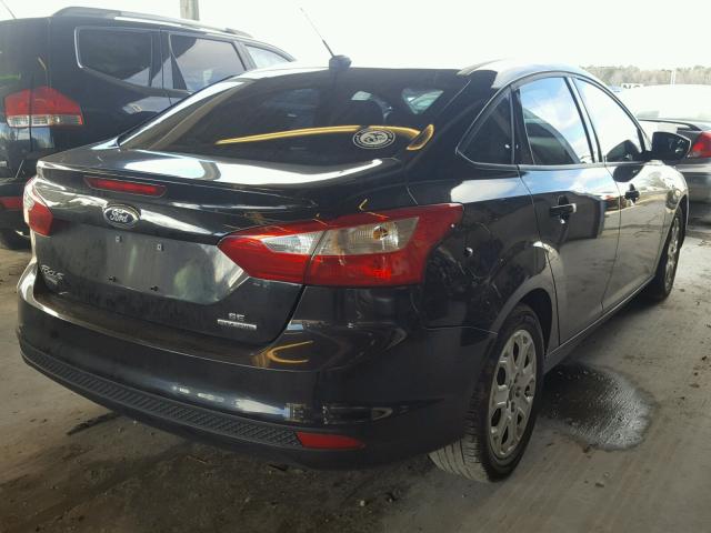 1FAHP3F21CL444960 - 2012 FORD FOCUS SE BLACK photo 4