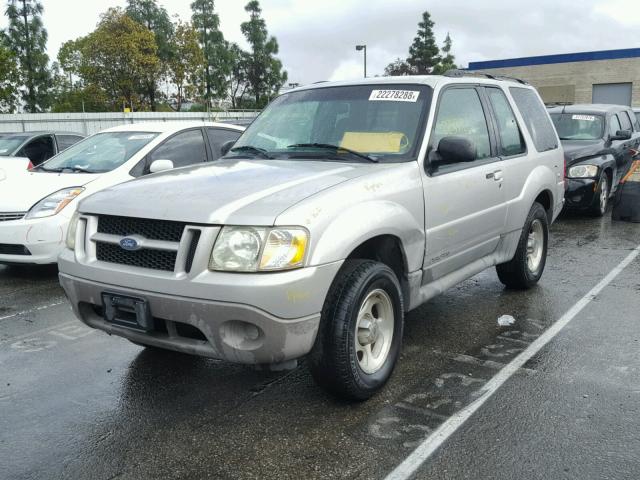 1FMYU60E22UD05299 - 2002 FORD EXPLORER S WHITE photo 2