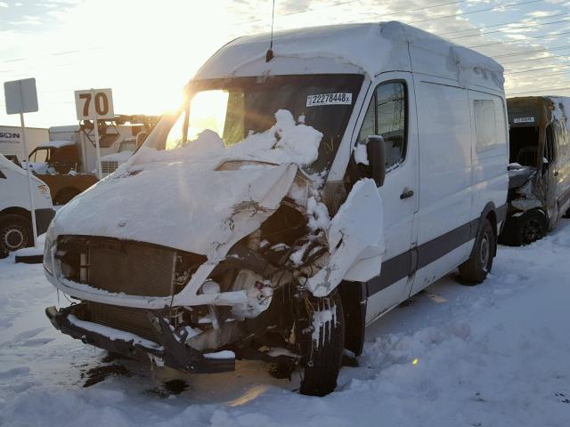 WD3PE7CC5A5435450 - 2010 MERCEDES-BENZ SPRINTER 2 WHITE photo 2