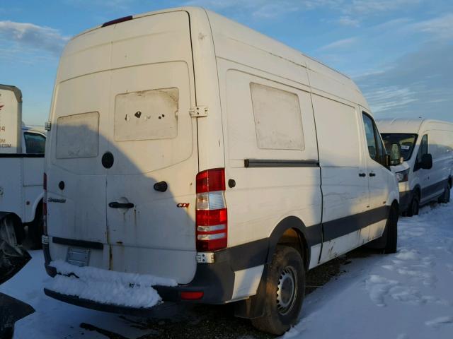 WD3PE7CC5A5435450 - 2010 MERCEDES-BENZ SPRINTER 2 WHITE photo 4