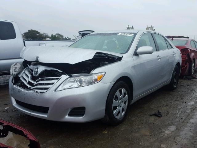 4T1BF3EK7BU225283 - 2011 TOYOTA CAMRY BASE SILVER photo 2