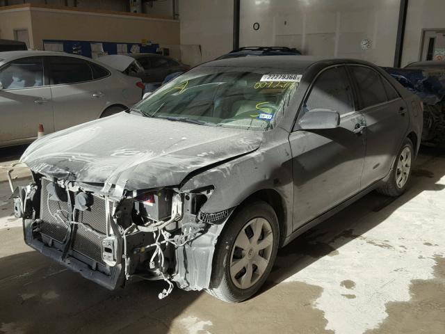 4T4BE46K47R009279 - 2007 TOYOTA CAMRY NEW GRAY photo 2