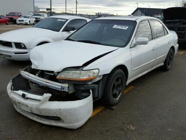 1HGCG1653WA018451 - 1998 HONDA ACCORD EX WHITE photo 2