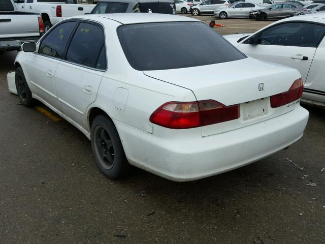 1HGCG1653WA018451 - 1998 HONDA ACCORD EX WHITE photo 3