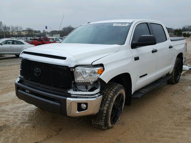 5TFEW5F12GX201756 - 2016 TOYOTA TUNDRA CRE WHITE photo 2