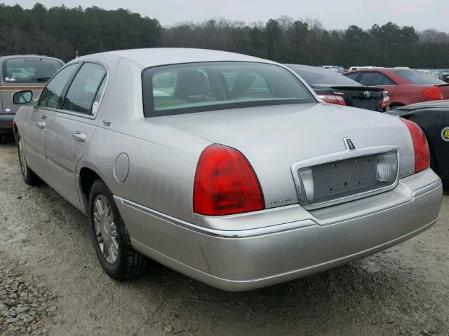 2LNHM82V79X617842 - 2009 LINCOLN TOWN CAR S SILVER photo 3