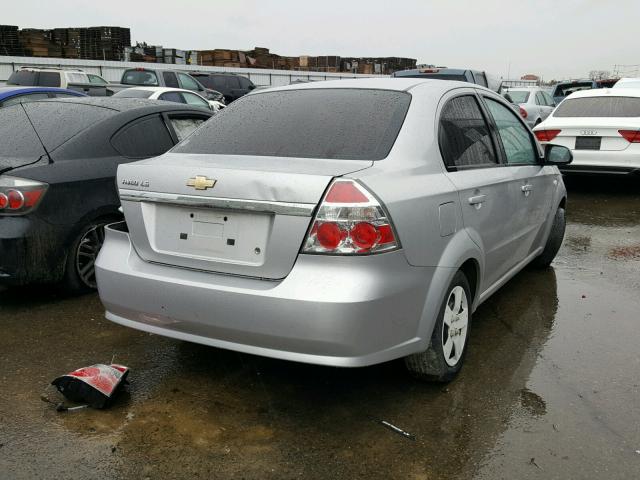 KL1TD56638B001886 - 2008 CHEVROLET AVEO BASE SILVER photo 4