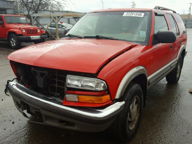 1GNDT13W0Y2155718 - 2000 CHEVROLET BLAZER RED photo 2