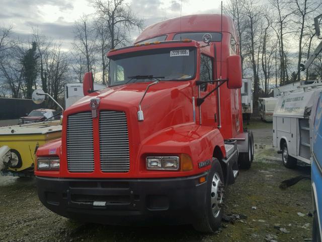 1XKADB8X45J081922 - 2005 KENWORTH CONSTRUCTI RED photo 2