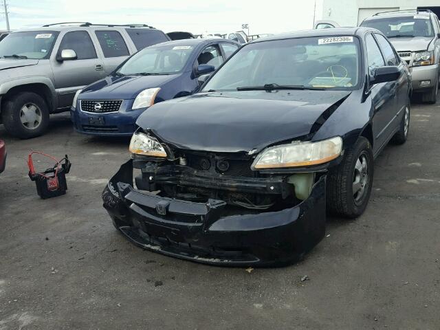 1HGCG667XWA138908 - 1998 HONDA ACCORD EX BLACK photo 2