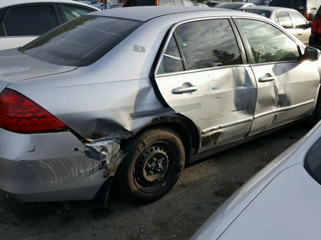 1HGCM56437A040636 - 2007 HONDA ACCORD LX SILVER photo 9