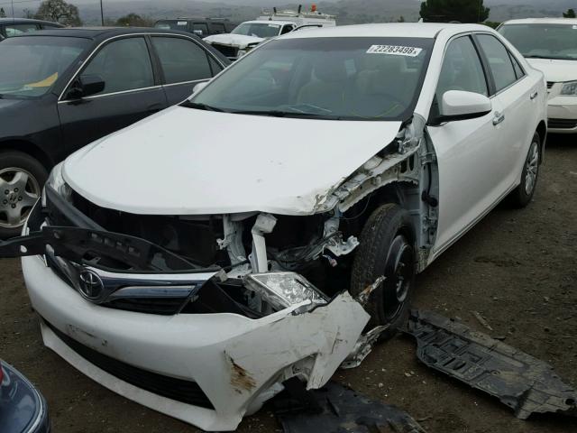 4T4BF1FK2CR257892 - 2012 TOYOTA CAMRY BASE WHITE photo 2