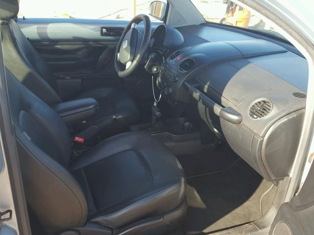 3VWPG3AG3AM007964 - 2010 VOLKSWAGEN NEW BEETLE 银色 照片 5