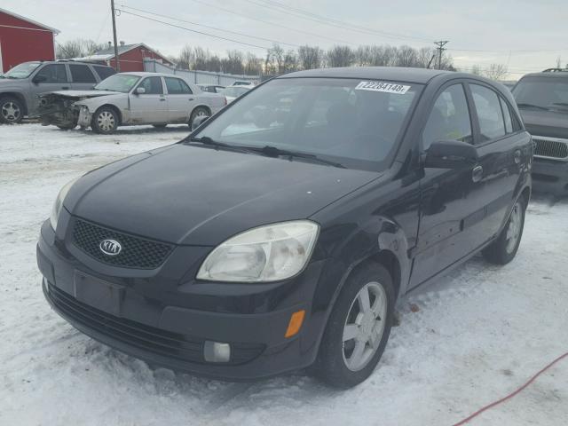 KNADE163266144243 - 2006 KIA RIO 5 BLACK photo 2