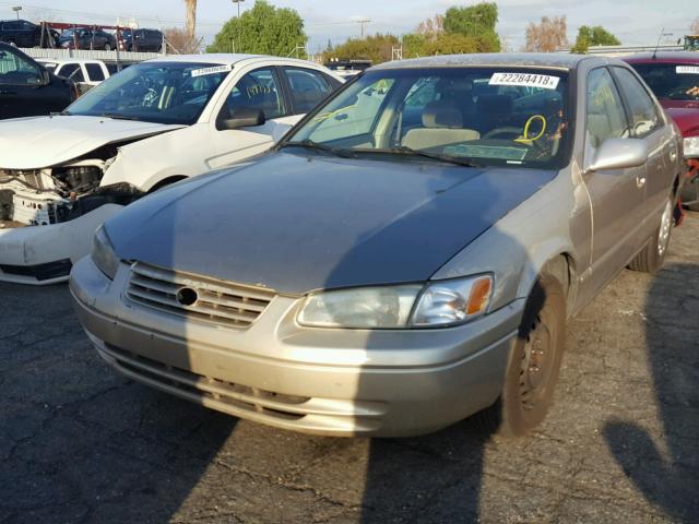 JT2BG22K5X0294688 - 1999 TOYOTA CAMRY LE BEIGE photo 2