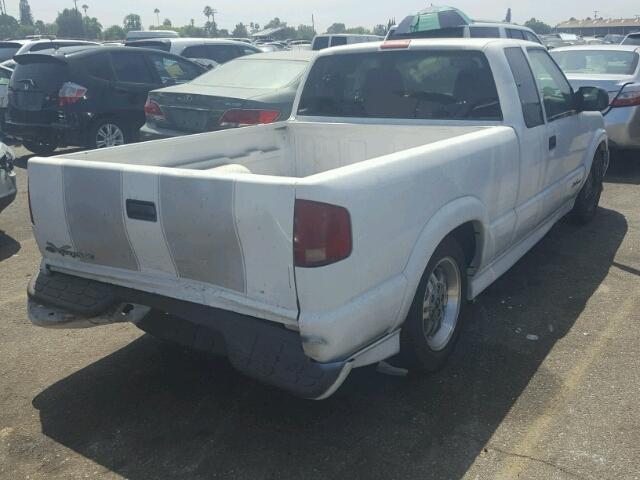 1GCCS19W528259818 - 2002 CHEVROLET S TRUCK S1 WHITE photo 4