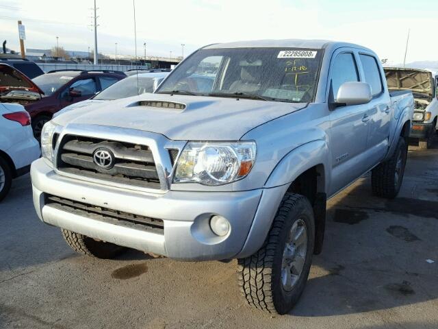 5TELU42N06Z294932 - 2006 TOYOTA TACOMA DOU SILVER photo 2