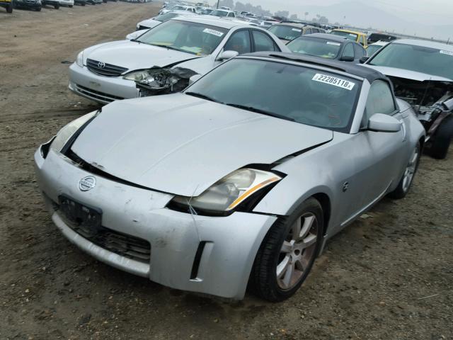 JN1AZ36D35M700233 - 2005 NISSAN 350Z ROADS SILVER photo 2