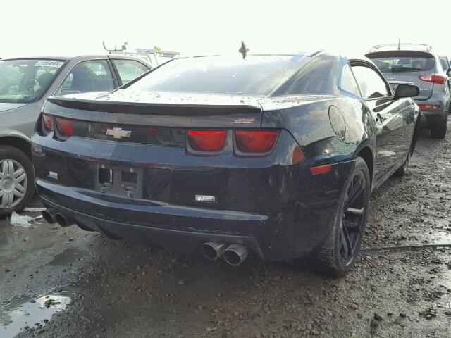2G1FS1EW9D9209765 - 2013 CHEVROLET CAMARO SS Negro foto 4