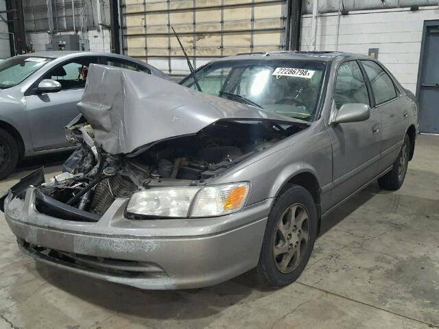 4T1BF22K01U128326 - 2001 TOYOTA CAMRY LE GOLD photo 2