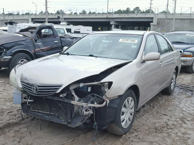 4T1BE32K65U047300 - 2005 TOYOTA CAMRY LE ოქროსფერი ფოტო 2