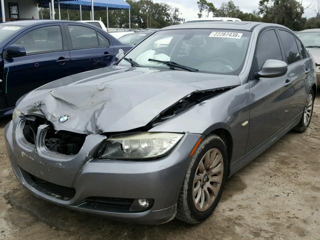 WBAPH77529NM29820 - 2009 BMW 328 I GRAY photo 2