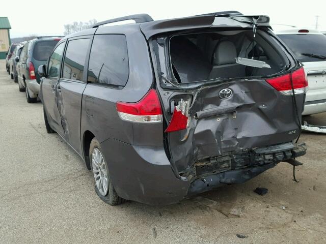 5TDYK3DC0BS103695 - 2011 TOYOTA SIENNA XLE GRAY photo 3