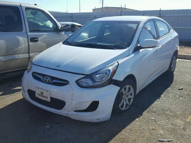 KMHCT4AEXDU494254 - 2013 HYUNDAI ACCENT GLS WHITE photo 2