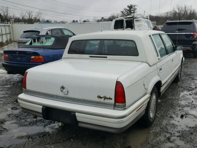 1C3XV66R0ND762709 - 1992 CHRYSLER NEW YORKER WHITE photo 4