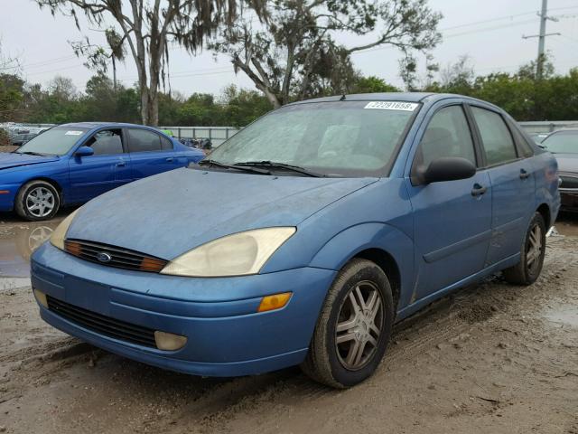 1FAFP3431YW135563 - 2000 FORD FOCUS SE BLUE photo 2