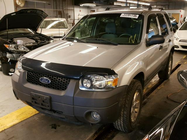 1FMYU03Z66KD19543 - 2006 FORD ESCAPE XLT SILVER photo 2