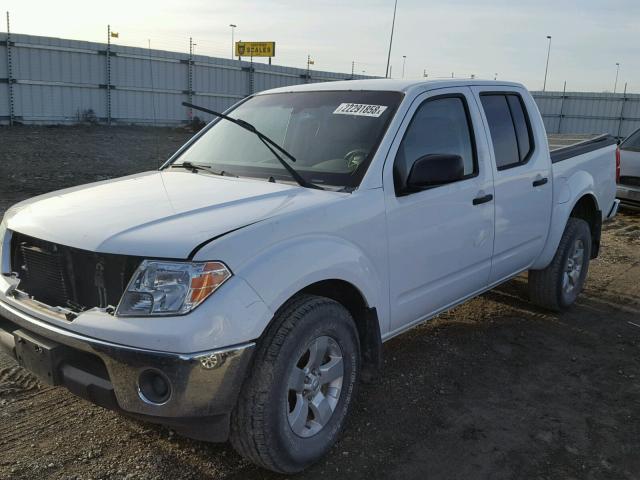 1N6AD07W29C415199 - 2009 NISSAN FRONTIER C WHITE photo 2