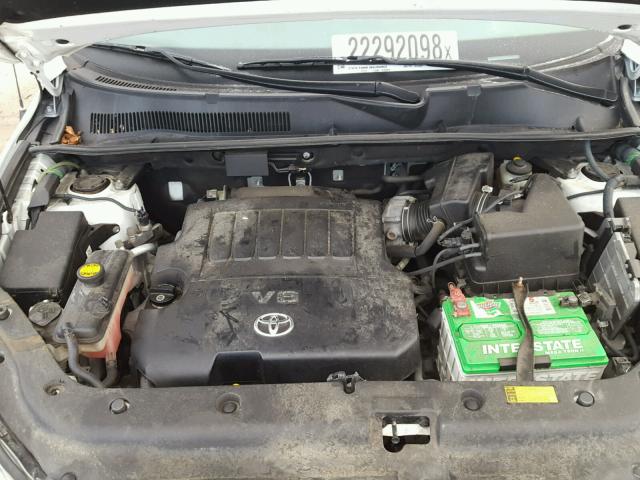 JTMBK33V686040278 - 2008 TOYOTA RAV4 WHITE photo 7