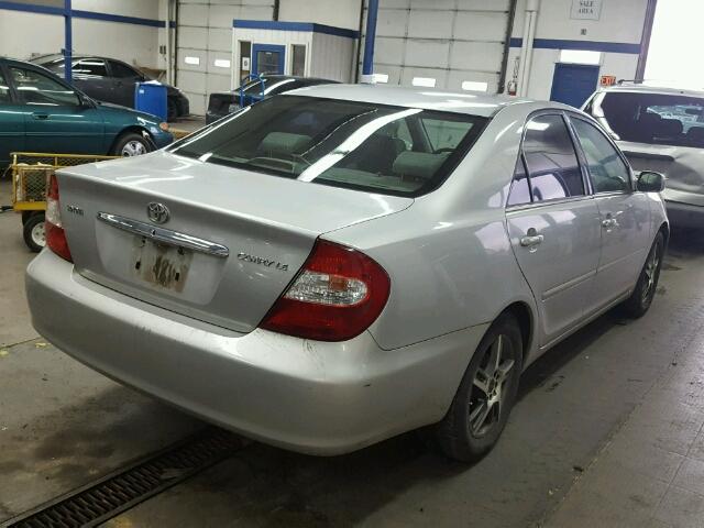 4T1BE32K73U648552 - 2003 TOYOTA CAMRY LE ვერცხლისფერი ფოტო 4