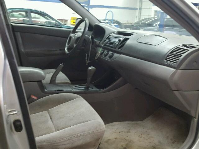 4T1BE32K73U648552 - 2003 TOYOTA CAMRY LE ვერცხლისფერი ფოტო 5