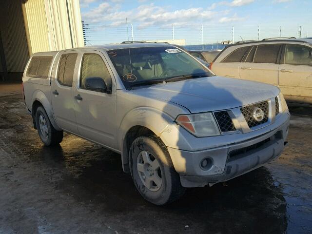 1N6AD07W06C426505 - 2006 NISSAN FRONTIER C SILVER photo 1