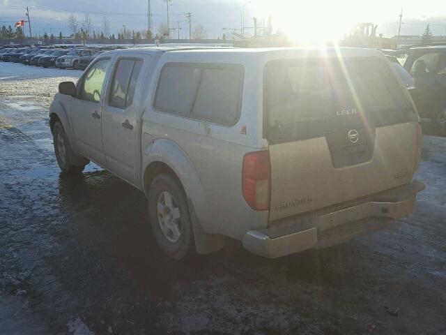 1N6AD07W06C426505 - 2006 NISSAN FRONTIER C SILVER photo 3