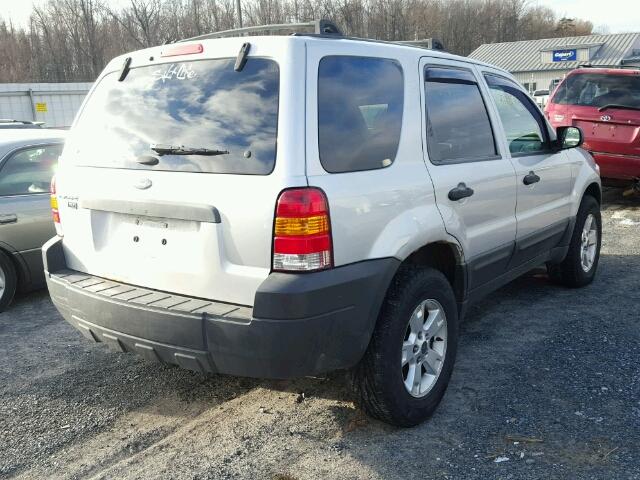 1FMYU93Z85KD73896 - 2005 FORD ESCAPE XLT SILVER photo 4