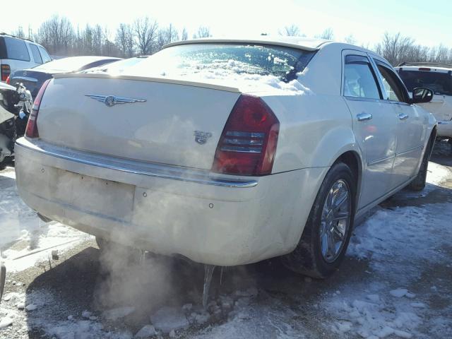 2C3AA63H05H562820 - 2005 CHRYSLER 300C WHITE photo 4