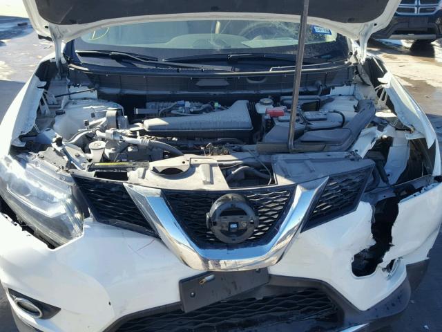 5N1AT2MV3FC760567 - 2015 NISSAN ROGUE S WHITE photo 7