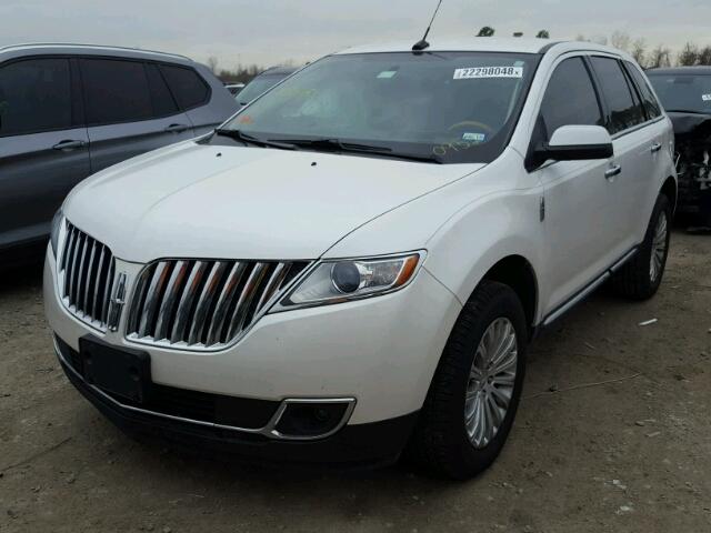 2LMDJ6JK7DBL30952 - 2013 LINCOLN MKX WHITE photo 2