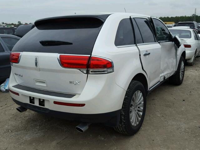 2LMDJ6JK7DBL30952 - 2013 LINCOLN MKX WHITE photo 4