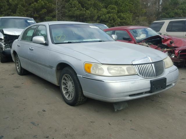 1LNHM82W5YY799953 - 2000 LINCOLN TOWN CAR S SILVER photo 1